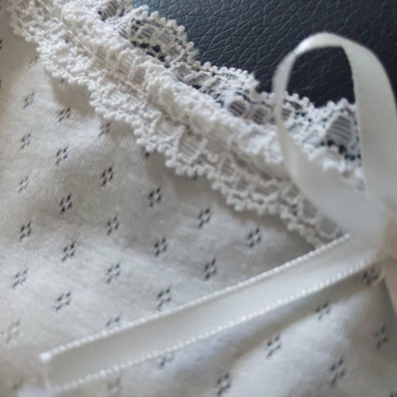 Simple Pointelle White Lace Trim Cami - Picture 4 of 4